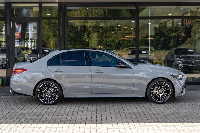 Mercedes-Benz C-KLASSE 300e Business Solution AMG | Night | Panoramaschuifdak | 360°-camera | DIGITAL LIGHT | Sfeerverlichting | 19" multispaaks AMG velgen |