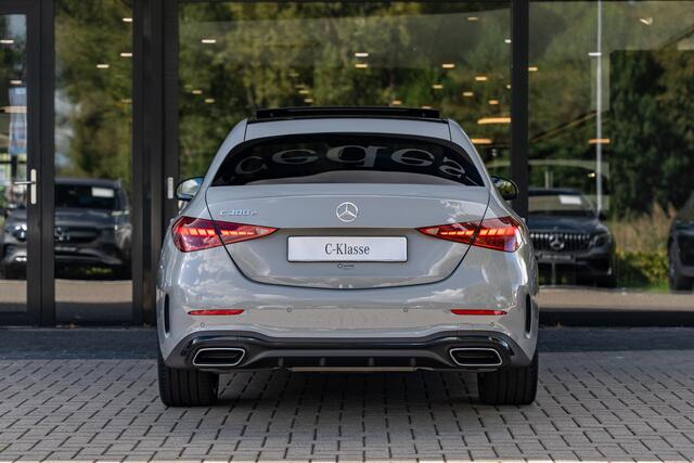 Mercedes-Benz C-KLASSE 300e Business Solution AMG | Night | Panoramaschuifdak | 360°-camera | DIGITAL LIGHT | Sfeerverlichting | 19" multispaaks AMG velgen |