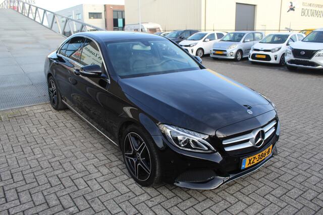 Mercedes-Benz C-KLASSE 180 Premium Plus Lederen sportstoelen/Led lampen/Parkeersensoren/Trekhaak/Spiegel en stoelverwarming/Cruise control/Navigatie/Climate control/Licht metalen velgen