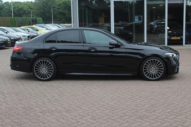 Mercedes-Benz C-KLASSE 180 AMG Line / Camera / Leder&Alcantara / 18'' / Navigatie / DAB / Dodehoek / Stoelverwarming / Cruise Control