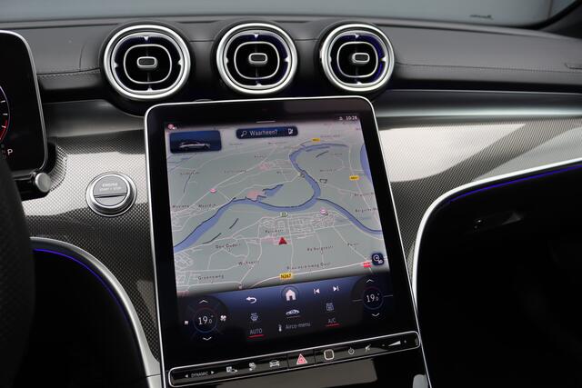 Mercedes-Benz C-KLASSE Estate 300 e AMG Line Aut9 | Panoramadak | Distronic | Memory | Trekhaak | Leder | Camera | Sfeerverlichting | Dodehoekassistent | Stoelverwarming | High Perf. LED |