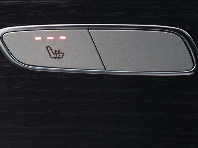 Mercedes-Benz C-KLASSE 300e AMG Night | Stoelverwarming | Carplay | Leder/Alcantara | Camera | Navigatie | Park Assist | Full LED | PHEV | Plug In