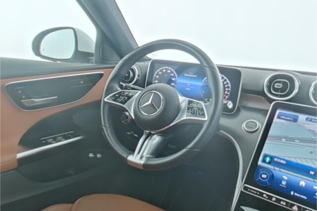 Mercedes-Benz C-KLASSE 300 e Plug-In Hybride Led koplampen | Achteruitrijcamera | Dodehoekassistent | Sfeerverlichting | Stoelverwarming voor. Inclusief 24 maanden MB Certified garantie voor Europa.