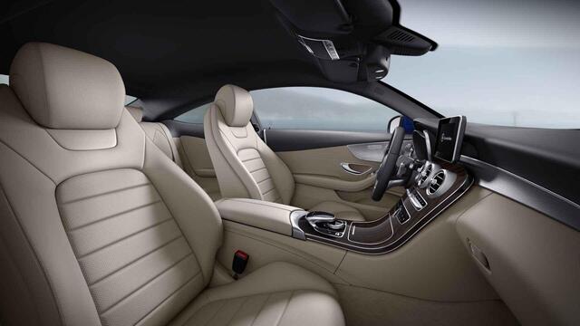 Mercedes-Benz C-KLASSE Coupé 300 Ambition | Luchtvering | Burmester | 19" lichtmetalen velgen | 1e eigenaar | NL auto | Sfeerverlichting | Stoelverwarming |