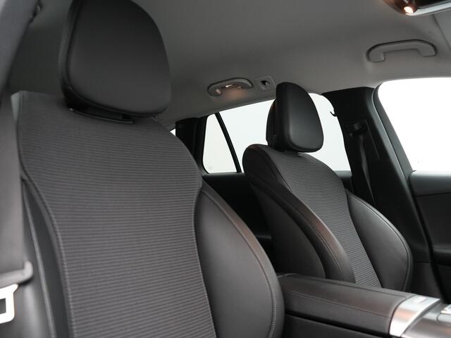 Mercedes-Benz C-KLASSE Estate 300 e Avantgarde Plug In Hybrid 313pk Dealer O.H. PHEV | Trekhaak Af Fabriek | Camera | Night Pakket | Sportstoelen Verwarmd | Apple Carplay | Sfeerverlichting | Navigatie | Virtual | DAB |