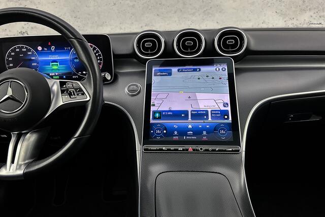 Mercedes-Benz C-KLASSE 300e plug-in hybride Limited | Panoramadak | Leder | Camera | Stoelverwarming