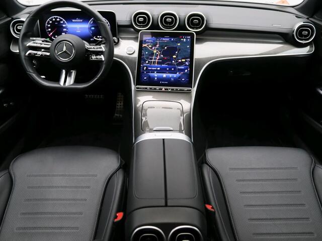 Mercedes-Benz C-KLASSE 300 e AMG Plug-In Hybride AMG Line | Night Pakket | Schuif-Kanteldak | Alarm | Sfeerverlichting | Dodehoek Assist. Inclusief 24 maanden Mercedes-Benz Certified garantie voor Europa.