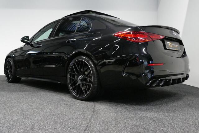 Mercedes-Benz C-KLASSE 300 e AMG Line / C63s AMG Diffuser / Panamericana Grill / Panoramadak / Elektr. verstelbare voorstoelen + memory / Head-up Display / Ambienteverlichting Premium / Stoelverwarming / Apple Carplay - Android Auto / Rondomzichtcamera / 20'' LMV / LED High Per