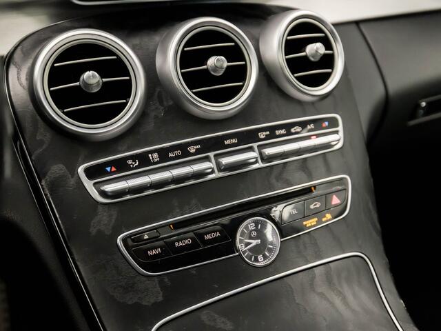 Mercedes-Benz C-KLASSE Coupé 180 AMG Sport 157Pk Automaat (SCHUIFDAK, NAVIGATIE, STOELVERWARMING, LEDER/ALCANTARA, ZWART HEMEL, SPORTSTOELEN, FLIPPERS, LED KOPLAMPEN, NIEUWE APK, NIEUWSTAAT)