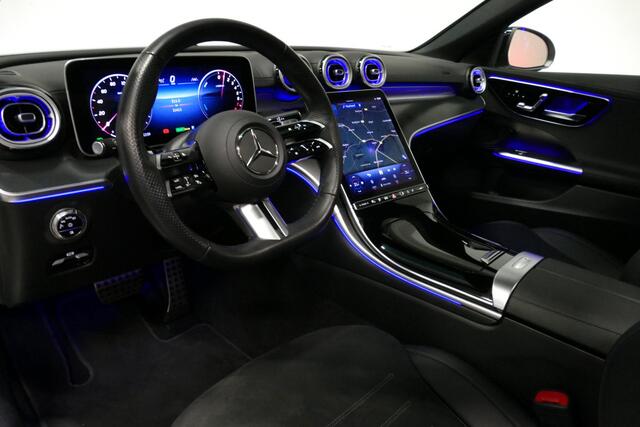 Mercedes-Benz C-KLASSE 300 e AMG Line / C63s AMG Diffuser / Panamericana Grille / Panoramadak / Elektr. verstelbare voorstoelen + memory / Ambienteverlichting / Laser Digital Light / Apple Carplay - Android Auto / Rondomzichtcamera / Stoelverwarming / 20'' LMV / Achteruitrijcam
