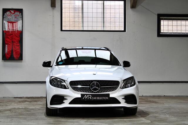 Mercedes-Benz C-KLASSE Estate 300 e | AMG | Night | Panoramadak | Apple Carplay | 20 inch | Dealeronderhouden |