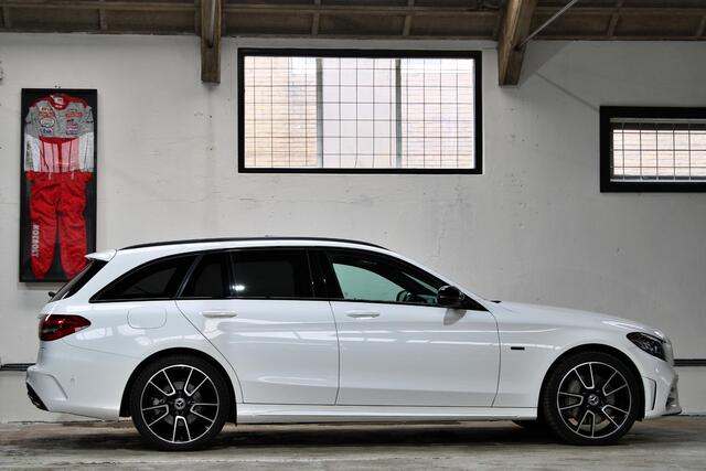 Mercedes-Benz C-KLASSE Estate 300 e | AMG | Night | Panoramadak | Apple Carplay | 20 inch | Dealeronderhouden |