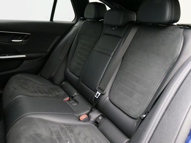 Mercedes-Benz C-KLASSE Estate 300 e Business Solution AMG AMG | Night Pakket | Panoramadak | Alarm Klasse 3 | Distronic | Apple CarPlay | Sfeerverlichting | Memory voorstoelen. Inclusief 24 maanden Mercedes-Benz Certified garantie voor Europa.