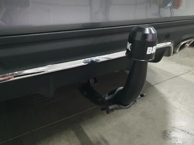 Mercedes-Benz C-KLASSE 180 Business Solution AMG NAVI/TRHAAK/DIG.COCKPIT/H-LEDER