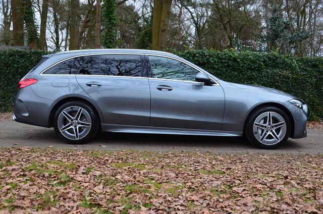 Mercedes-Benz C-KLASSE Estate 300 e AMG Line Automaat/Navi/Pdc/Ecc/Burmester 3D Surround Sound systeem/Rondomzicht camera/Stoelverwarming/Elektrisch verstelbare stoelen/Privacy-Glass/18-Inch Lmv