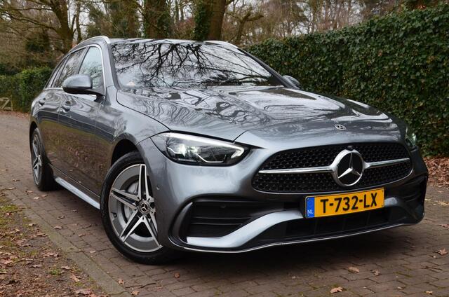Mercedes-Benz C-KLASSE Estate 300 e AMG Line Automaat/Navi/Pdc/Ecc/Burmester 3D Surround Sound systeem/Rondomzicht camera/Stoelverwarming/Elektrisch verstelbare stoelen/Privacy-Glass/18-Inch Lmv