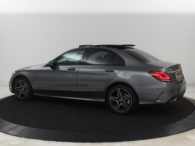 Mercedes-Benz C-KLASSE 300e AMG | Panoramadak | 360 Camera | Stoelverwarming | Leder/Alcantara | Carplay | Sfeerverlichting | Park Assist | Navigatie | Full LED | PHEV | Plug In