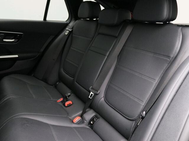 Mercedes-Benz C-KLASSE Estate 300 e Star Edition | Night Pakket | Panoramadak | Alarm Klasse 3 | Distronic | Apple CarPlay | Sfeerverlichting | Memory voorstoelen. Inclusief 24 maanden MB Certified garantie voor Europa.
