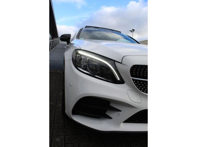 Mercedes-Benz C-KLASSE Coupé 200 AMG Line Night Edition NIEUW MODEL Automaat Panoramadak/Sfeerverlichting/Apple Carplay/Achteruitrijcamera/Stoelverwarming/Led koplampen/Cruise control