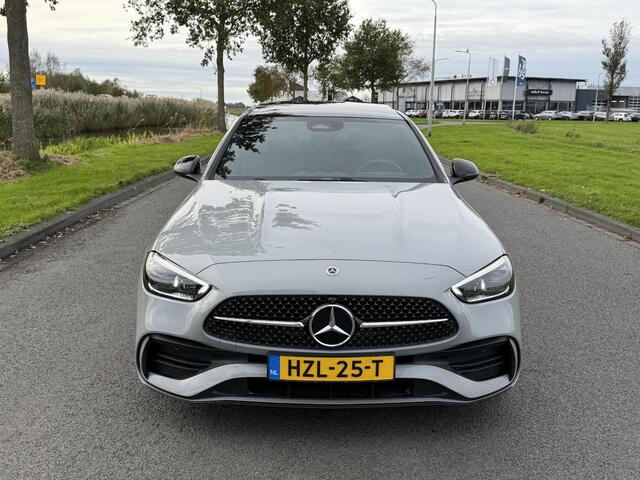 Mercedes-Benz C-KLASSE 180 Business Solution AMG | Panoramadak | Sportstoelen | Digital Light | 360 Camera | DAB | Ele.wegklapbare Trekhaak | Sfeerverlichting | Nightpakket | Spiegelpakket | Apple Carplay/Android Auto |