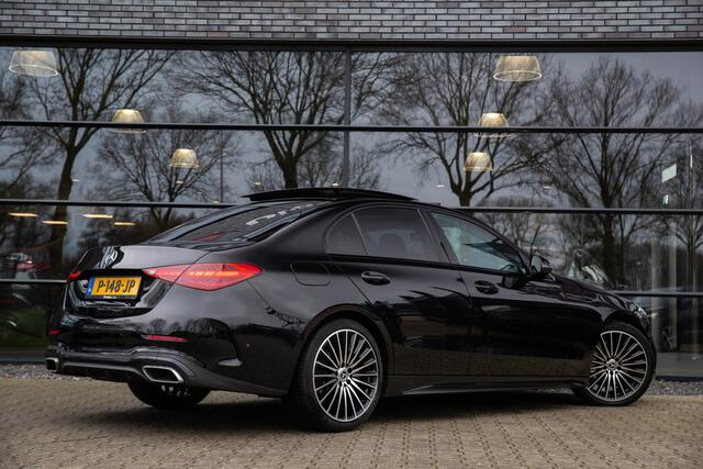Mercedes-Benz C-KLASSE 180 AMG Line , Panoramadak, Carplay, 19 inch, Volleder