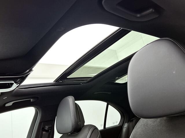 Mercedes-Benz C-KLASSE 300 e Business Solution AMG AMG Line | Night Pakket | Panoramadak | 19 Inch AMG Velgen | Memory Voorstoelen. Inclusief 24 maanden MB Certified garantie voor Europa.