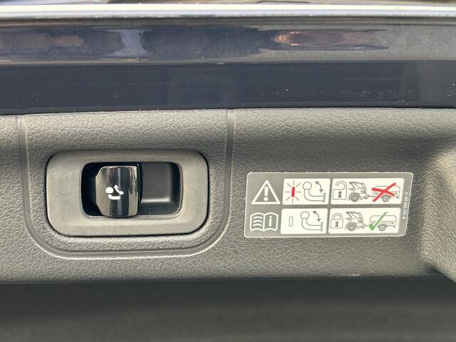 Mercedes-Benz C-KLASSE 180 AMG Line | Trekhaak | Panoramadak |