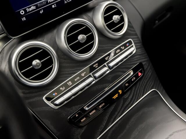 Mercedes-Benz C-KLASSE 350 e Sport 279Pk Automaat (SCHUIFDAK, NAVIGATIE, LUCHTVERING, CAMERA, GETINT GLAS, ELEK SPORTSTOELEN, STOELVERWARMING, SFEERVERLICHTING, NIEUWE APK, NIEUWSTAAT)