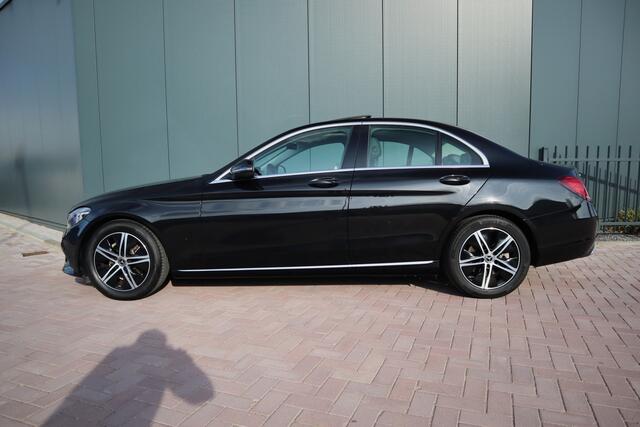 Mercedes-Benz C-KLASSE 200 Business Solution Plus Upgrade Edition 198 PK Schuifdak Sportstoelen Navi pro. Trekhaak Camera Etc. Etc.