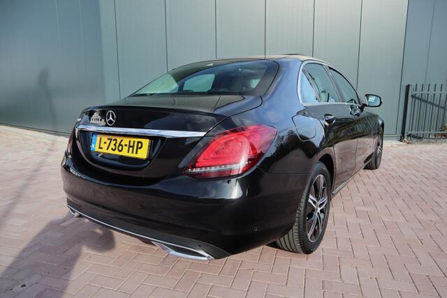 Mercedes-Benz C-KLASSE 200 Business Solution Plus Upgrade Edition 198 PK Schuifdak Sportstoelen Navi pro. Trekhaak Camera Etc. Etc.