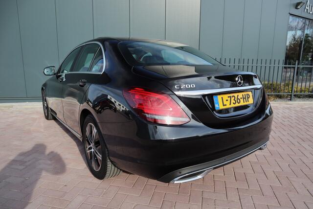 Mercedes-Benz C-KLASSE 200 Business Solution Plus Upgrade Edition 198 PK Schuifdak Sportstoelen Navi pro. Trekhaak Camera Etc. Etc.