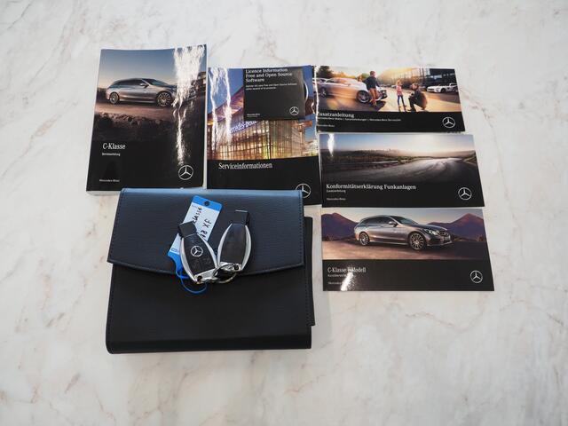 Mercedes-Benz C-KLASSE Estate 180 AMG | Leder | Stoelverwarming | Sfeerlicht | Cruise | Zwarte Hemel | PDC | Climate