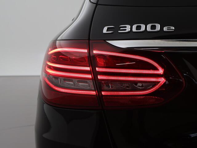 Mercedes-Benz C-KLASSE Estate 300e 320 PK PLUG-IN - AMG NIGHT + BURMESTER | LUCHTVERING | PANORAMA | DISTRONIC+ | SFEERVERL.