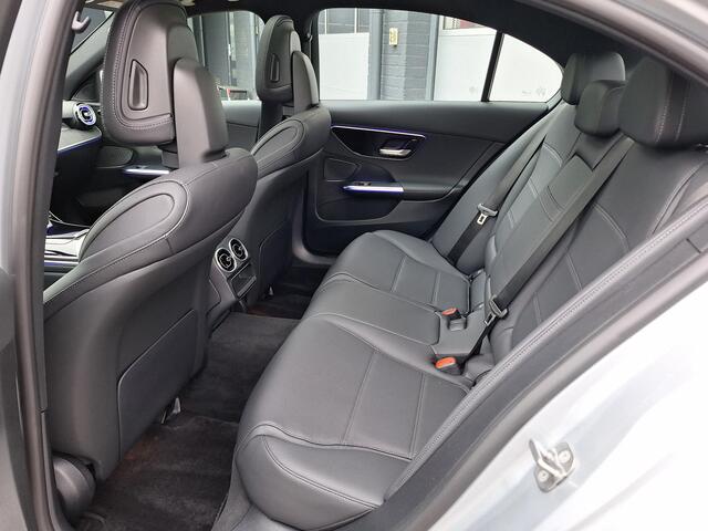 Mercedes-Benz C-KLASSE 180 Star Edition Luxury | Panoramadak | DISTRONIC Afstandsassistent | Elektrisch Verstelbare Stoelen + Memory | Dodehoekassistent | Apple CarPlay | Android Auto | Sfeerverlichting | Stoelverwarming | Elektrisch Inklapbare Buitenspiegels