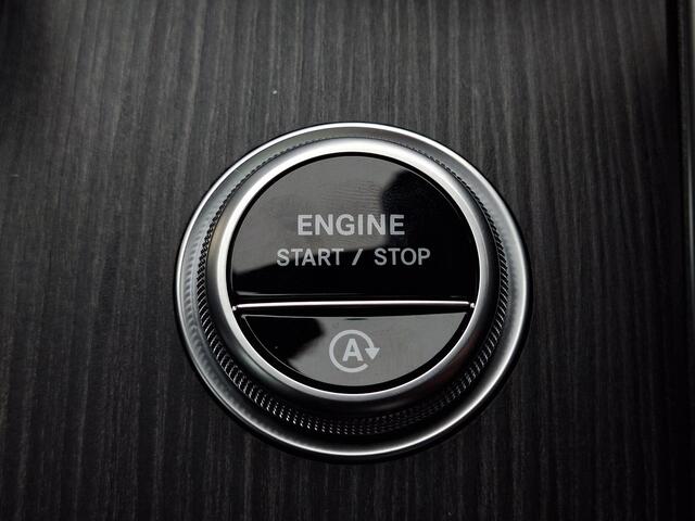 Mercedes-Benz C-KLASSE 180 Star Edition Luxury | Panoramadak | DISTRONIC Afstandsassistent | Elektrisch Verstelbare Stoelen + Memory | Dodehoekassistent | Apple CarPlay | Android Auto | Sfeerverlichting | Stoelverwarming | Elektrisch Inklapbare Buitenspiegels