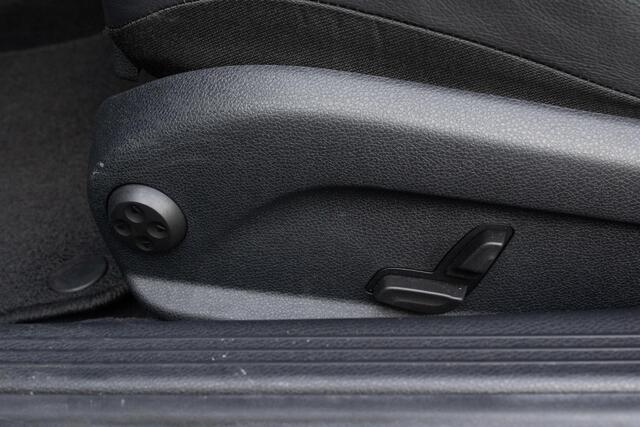 Mercedes-Benz C-KLASSE Coupé 180 Premium Plus Pack PANO 360 Camera AMG