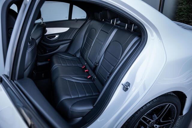 Mercedes-Benz C-KLASSE 180 AMG Night-pakket I Pano-dak I NL-auto I Dealer-ond. I Carplay I Leder I Trekhaak