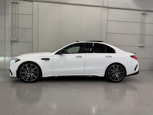 Mercedes-Benz C-KLASSE AMG 63 S E Performance PANO/TREKHAAK/BURMESTER/VENTILATIE+MEMORY/360CAMERA/20"AMG/LASER/ACC/OPALITHWEISS METALLIC/AUTO VERKEERT IN ABSOLUTE NIEUWSTAAT/BTW-AUTO
