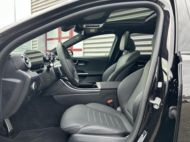 Mercedes-Benz C-KLASSE 180 Star Edition AMG | Night Pakket | Panoramadak | Sierdelen Lindehout Antraciet | Apple CarPlay | Android Auto | Dodehoekassistent | Elektrisch Verstelbare Stoelen + Memory | Stoelverwarming | Sfeerverlichting | Achteruitrijcamera
