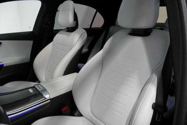 Mercedes-Benz C-KLASSE 300 e AMG Line / C63s Look Diffuser / Panamericana Grille / Maxton Design Bodykit V.2 / Panoramadak / Elektr. verstelbare voorstoelen + memory / Stoelkoeling & -verwarming / Digital Light / Ambienteverlichting Plus / HUD / Rondomzichtcamera / 20'' LMV / S