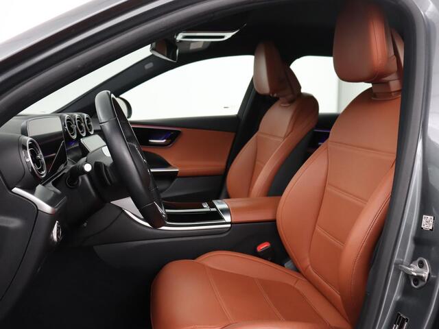 Mercedes-Benz C-KLASSE 300e Luxury Line | SOH 92% | Leder | Trekhaak | Stoelverwarming | Sfeerverlichting | Carplay | Full LED | Navigatie | Camera | Park Assist | Dodehoek detectie | PHEV | Plug In