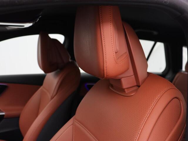 Mercedes-Benz C-KLASSE 300e Luxury Line | SOH 92% | Leder | Trekhaak | Stoelverwarming | Sfeerverlichting | Carplay | Full LED | Navigatie | Camera | Park Assist | Dodehoek detectie | PHEV | Plug In