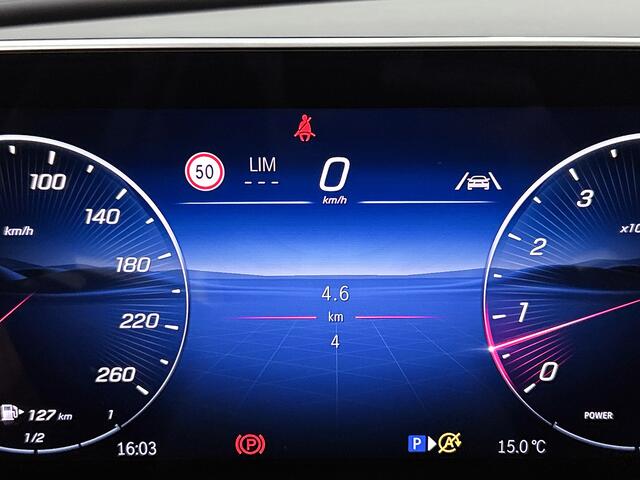 Mercedes-Benz C-KLASSE Estate 180 Business Solution AMG | Comfortpakket Plus | Nightpakket | Middenconsole metaalstructuur | Trekhaak | Panoramaschuifdak | DISTRONIC | 360° camera | Smartphone integratie | GUARD 360° Plus |