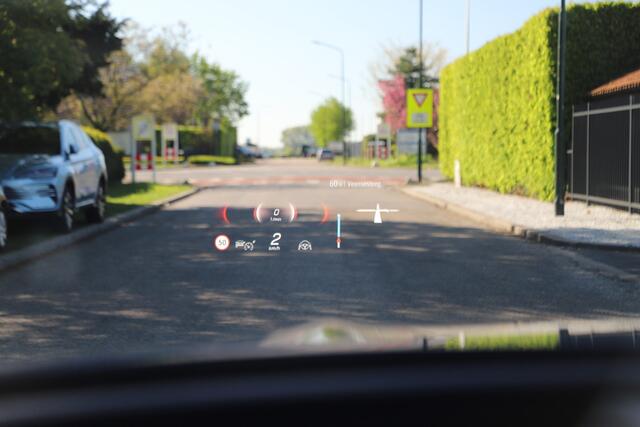 Mercedes-Benz C-KLASSE Estate 300e AMG | 313PK | Massage | Head-up | Keyless | Sfeerverlichting | Stoelkoeling | Distronic+ | Leder | 2022.