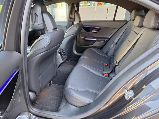 Mercedes-Benz C-KLASSE 300 e Luxury | Sfeerverlichting | Winterpakket | Achteruitrijcamera | Memory pakket incl. Stoelverwarming | Dodehoekassistentie | Keyless-GO | Elektrische achterklep