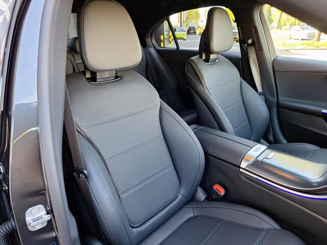 Mercedes-Benz C-KLASSE 300 e Luxury | Sfeerverlichting | Winterpakket | Achteruitrijcamera | Memory pakket incl. Stoelverwarming | Dodehoekassistentie | Keyless-GO | Elektrische achterklep