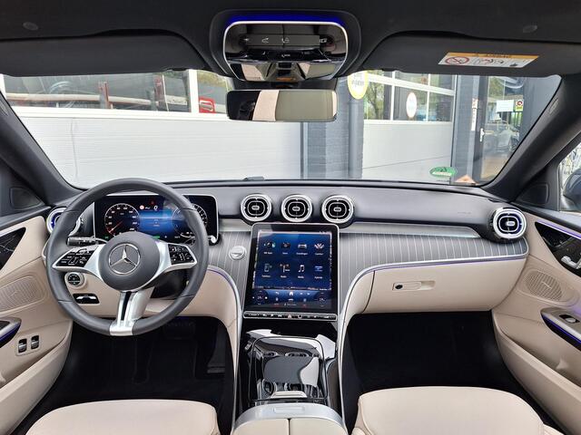 Mercedes-Benz C-KLASSE Estate 300 e Luxury Line | Leder Beige | Panoramadak | Winter Pakket | Trekhaak | DIGITAL LIGHT | DISTRONIC Afstandsassistent | 360° Camera | Stuurverwarming | Apple CarPlay | Android Auto | Elektrisch Verstelbare Stoelen + Memory
