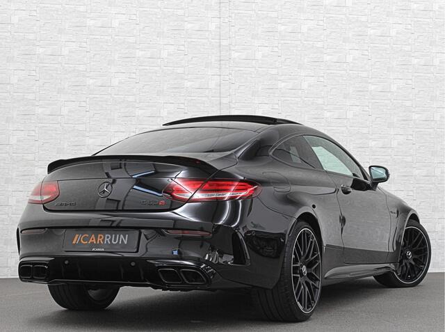 Mercedes-Benz C-KLASSE Coupé 63 S AMG | Keramisch | Schaalstoelen | Carbon | AMG Driver's Package | Aero-Pakket | Panorama | Burmester | Multi-Beam LED | Memory | ACC | Rij-Assistentie Pakket | Keyless-Go | Sfeerverlichting | Carplay |