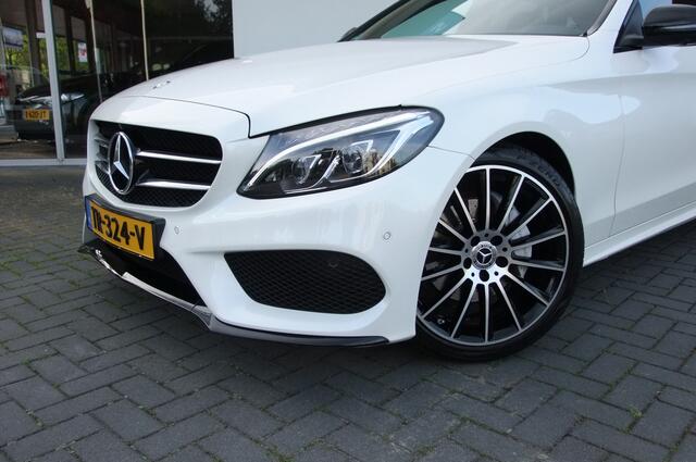 Mercedes-Benz C-KLASSE Estate 180 AMG Sport Edition / Parelmoerwit Diamantweiss/ 19 inch/ Panorama/ 360 camera/ Dodehoekassist/ Grootlicht assist/ Multibeam/ 9G automaat/ Sfeerverlichting/ Winterset