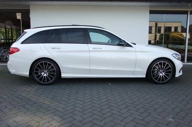 Mercedes-Benz C-KLASSE Estate 180 AMG Sport Edition / Parelmoerwit Diamantweiss/ 19 inch/ Panorama/ 360 camera/ Dodehoekassist/ Grootlicht assist/ Multibeam/ 9G automaat/ Sfeerverlichting/ Winterset